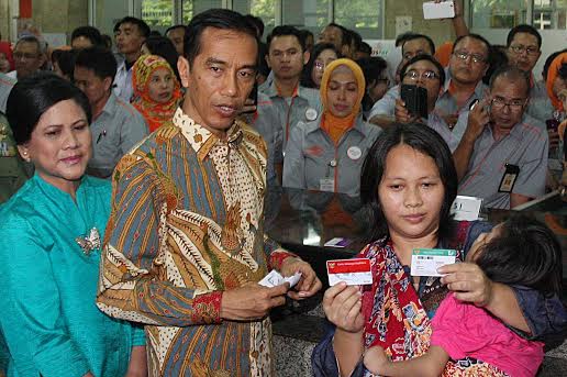 19Jokowi kartu sakti (eko).jpg